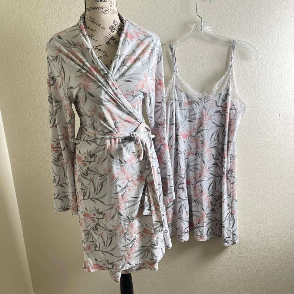 Tahari Womens Floral Robe and Nightgown 2 Piece Sleepwear Set White Pink Size M